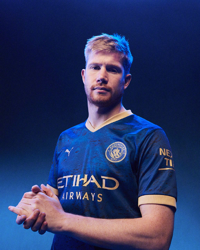 纽约洋基与亚特兰大勇士在世界大赛交手，标志着两大豪门巅峰对决的开始